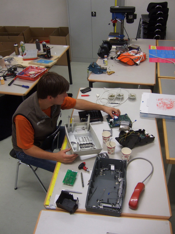 Removing the parts from the pay phone Removing the parts from the pay phone